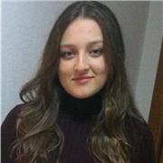 Profesora de inglés imparte clases particulares de apoyo para niños de todas las edades